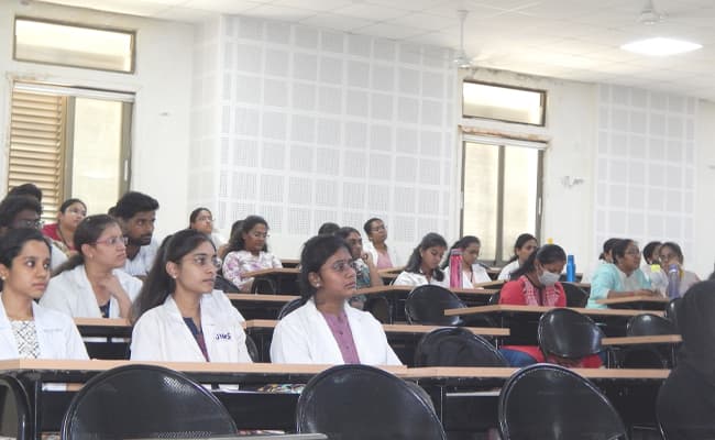 jims-homoeopathic-medical-college-hospital-0000-class5-classroom
