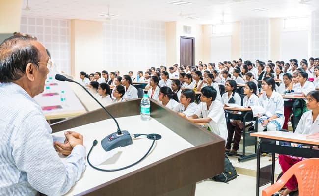 jims-homoeopathic-medical-college-hospital-0004-class1-classroom