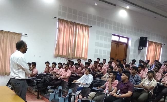 kongu-engineering-college-kec-0002-class3-classroom