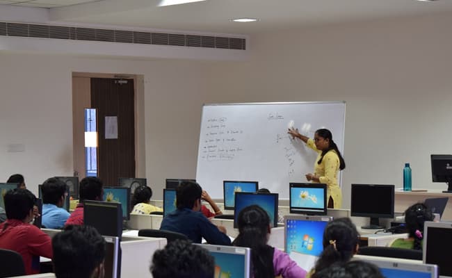 kongu-engineering-college-kec-0003-class2-classroom