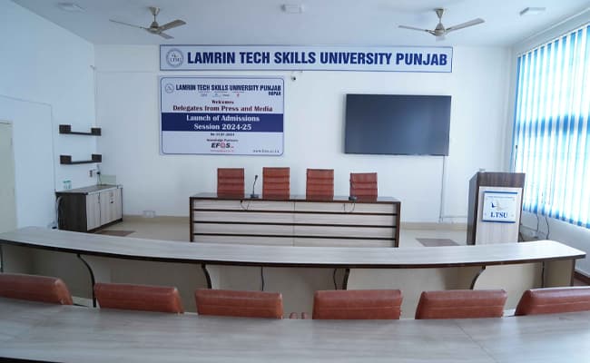 lamrin-tech-skills-university-classroom-0000-layer-4-classroom