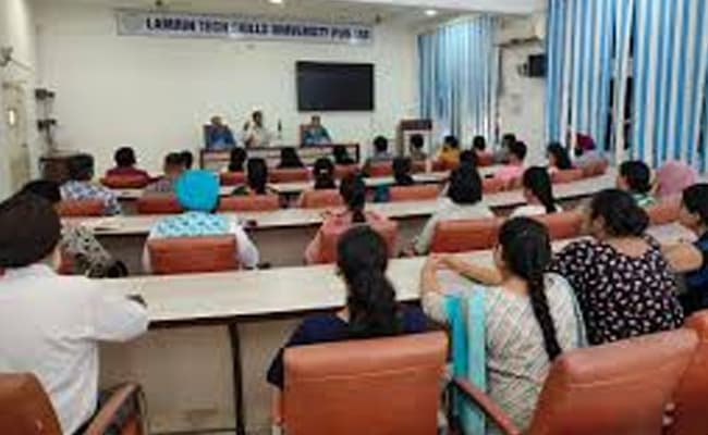 lamrin-tech-skills-university-classroom-0003-layer-1-classroom