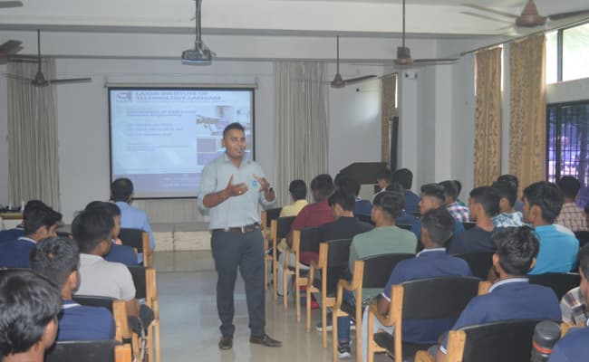 laxmi-vidyapeeth-0001-class4-classroom