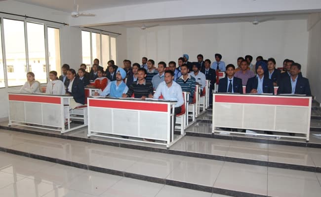 ludhiana-group-of-colleges-4-classroom