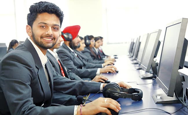 ludhiana-group-of-colleges-5-classroom