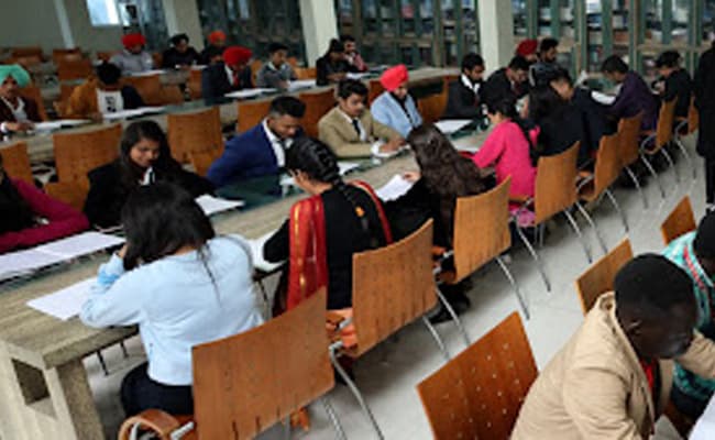 ludhiana-group-of-colleges-6-classroom