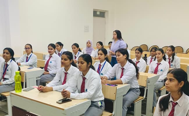 mahadevi-institute-of-technology-mit-0001-class4-classroom