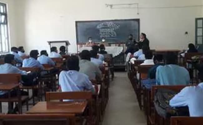 mahakaushal-university-classroom-0000-layer-4-classroom