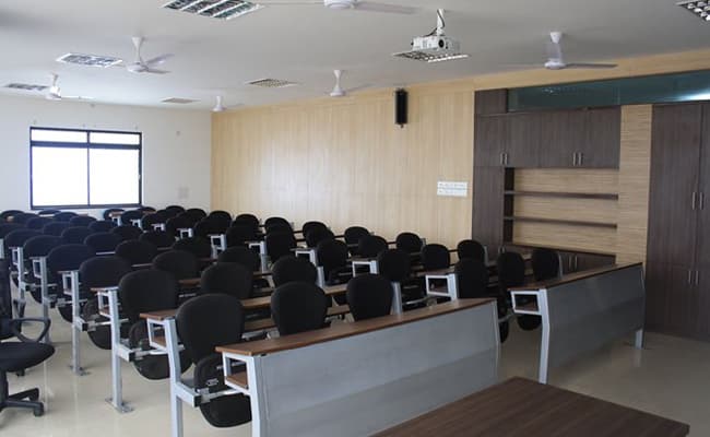 mewa-vanguard-business-school-12-classroom