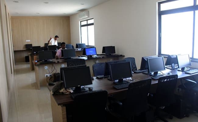 mewa-vanguard-business-school-13-classroom