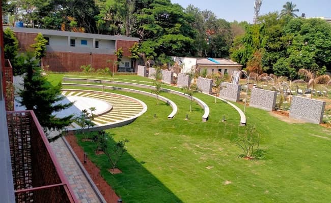 mewa-vanguard-business-school-8-infrastructure