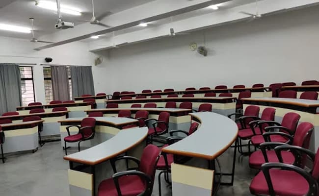 nalsar-university-of-law-nalsar-hyderabad-classroom-0001-layer-4-classroom