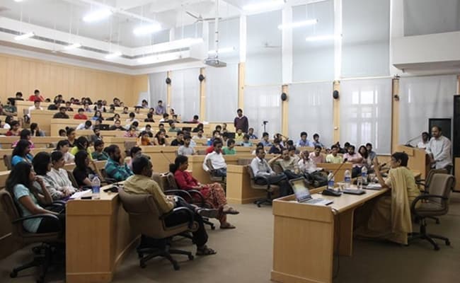 nalsar-university-of-law-nalsar-hyderabad-classroom-0004-layer-1-classroom