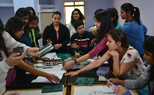 national-institute-of-fashion-technology-nift-gandhinagar-classroom-0001-layer-3-classroom