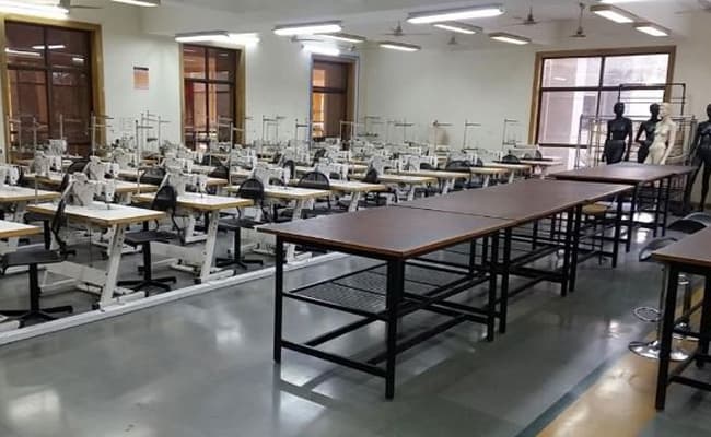 national-institute-of-fashion-technology-nift-gandhinagar-classroom-0002-layer-2-classroom