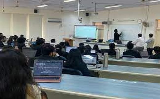 national-law-institute-university-nliu-bhopal-classroom-0001-layer-4-classroom