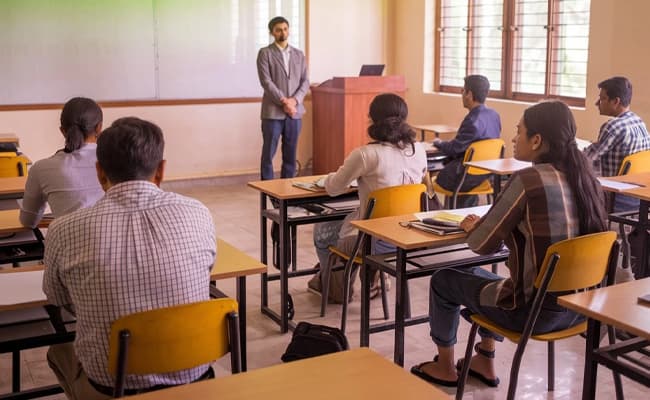 nav-chetna-college-classroom-0002-layer-2-classroom