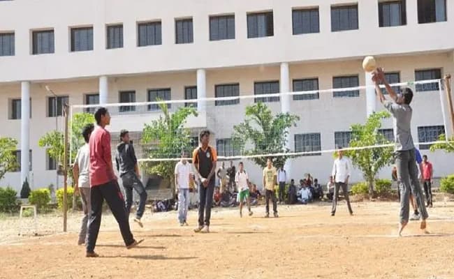 navsahyadri-group-of-institutes-nesgi-ground-3