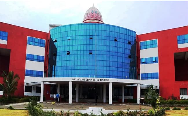navsahyadri-group-of-institutes-nesgi-infrastructure-4