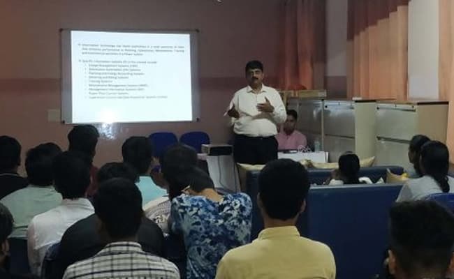 new-delhi-institute-for-information-technology-management-ndiitm-0000-class5-classroom