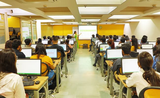 new-delhi-institute-for-information-technology-management-ndiitm-0002-class3-classroom