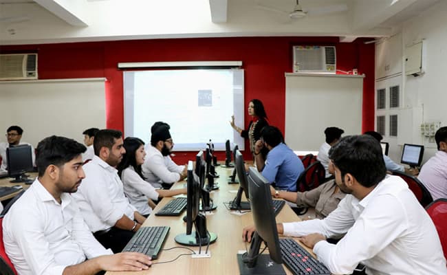 new-delhi-institute-of-management-ndim-0001-class-classroom