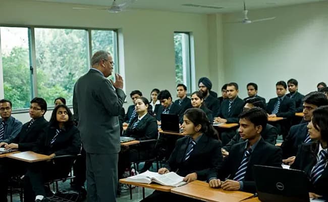 new-delhi-institute-of-management-ndim-0002-class-classroom