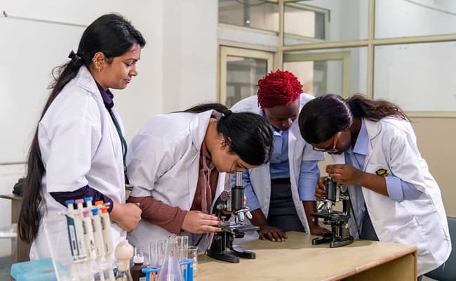 noida-international-university-niu-0018-lab2-lab