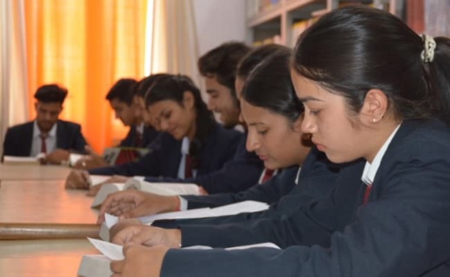 omkarananda-institute-of-management-technology-oimt-2-classroom