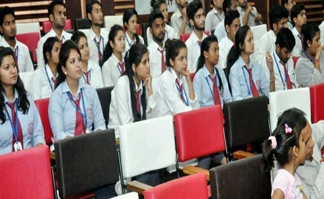 omkarananda-institute-of-management-technology-oimt-3-classroom
