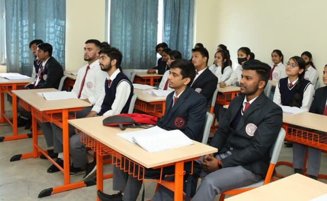 omkarananda-institute-of-management-technology-oimt-4-classroom