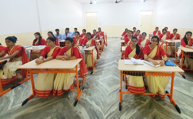 omkarananda-institute-of-management-technology-oimt-6-classroom