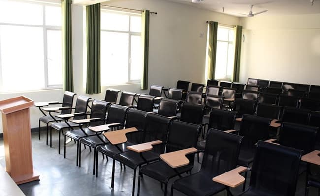 orlean-college-of-pharmacy-0000-class5-classroom