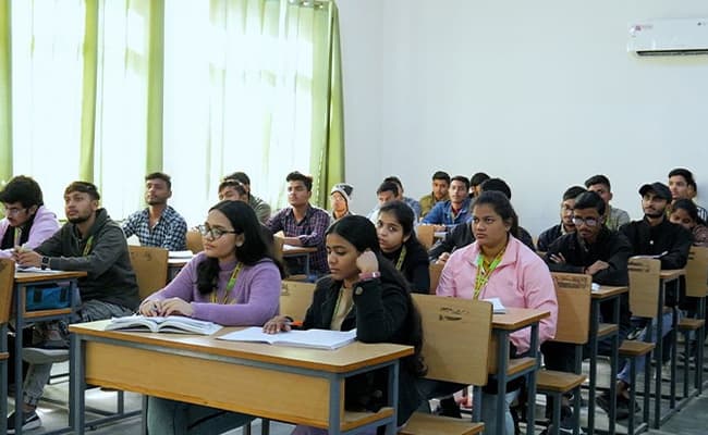 orlean-college-of-pharmacy-0002-class3-classroom