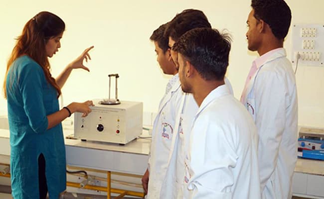 orlean-college-of-pharmacy-0007-labs3-lab