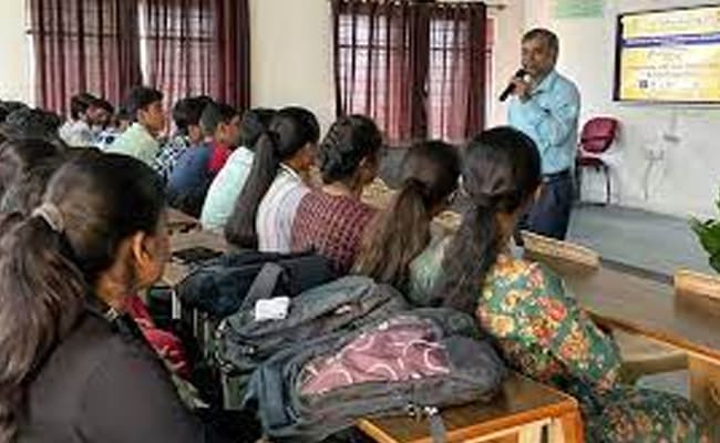 pes-college-of-engineering-pesce-classroom-0000-layer-3-classroom