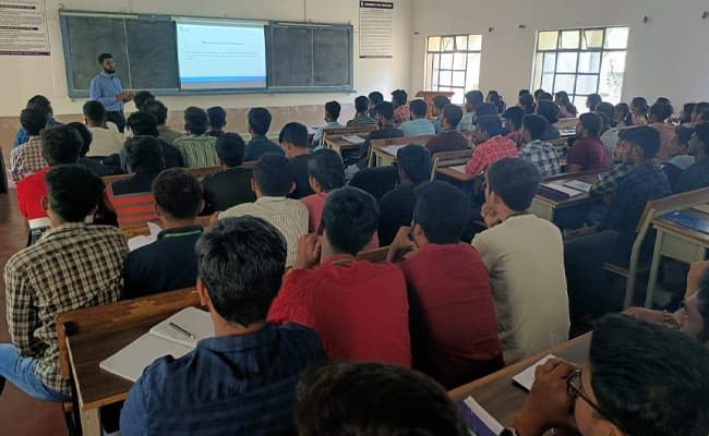 pes-college-of-engineering-pesce-classroom-0002-layer-1-classroom