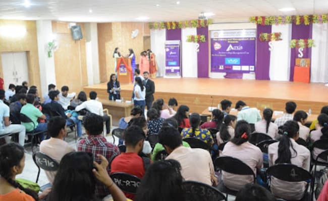 poddar-group-of-institutions-0002-class3-classroom