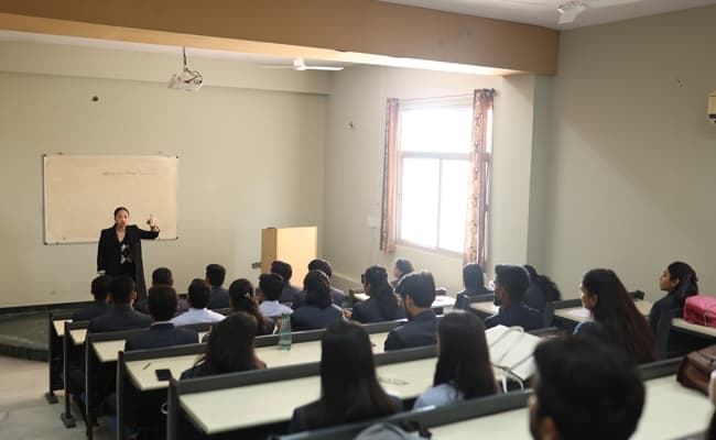 poddar-group-of-institutions-0004-class1-classroom