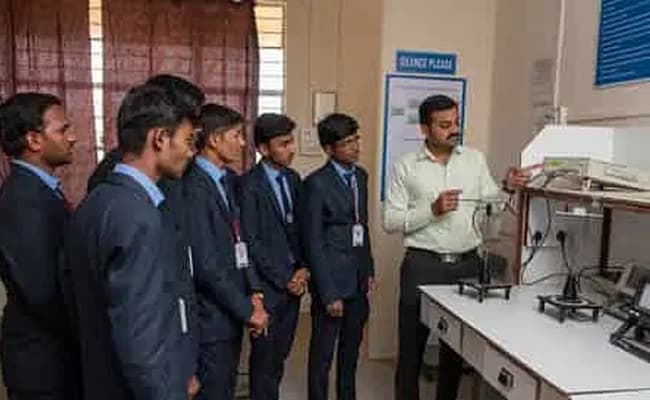 pravara-rural-engineering-college-prec-loni-2-classroom