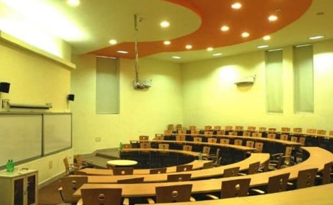praxis-business-school-classroom-0000-layer-5-classroom