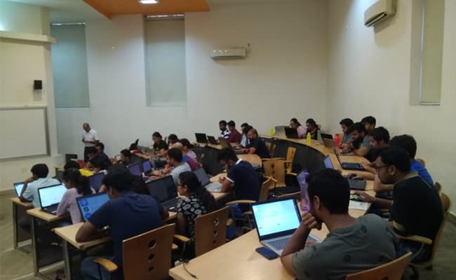 praxis-business-school-classroom-0003-layer-2-classroom