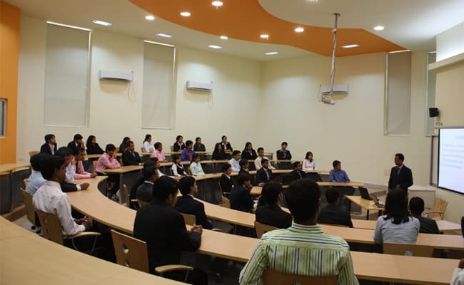 praxis-business-school-classroom-0004-layer-1-classroom