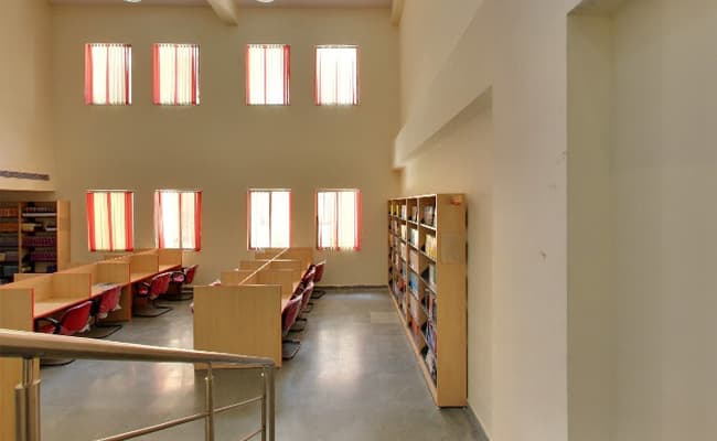 raffles-university-11-classroom