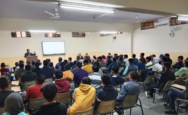 rajasthan-swayat-shasan-mahavidyalaya-rssm-0003-class2-classroom