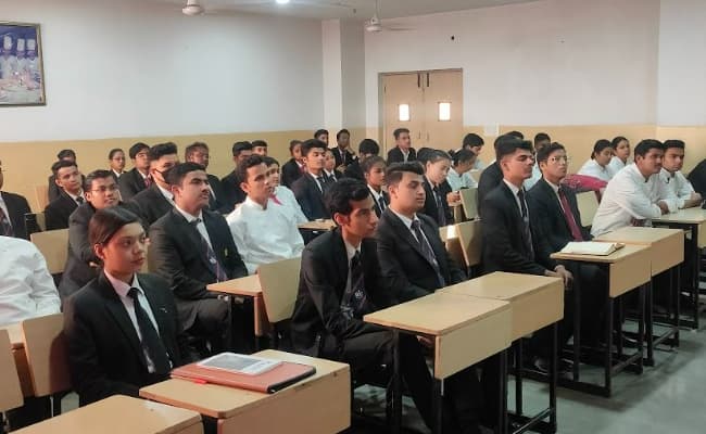 rig-institute-of-hospitality-and-management-0001-class4-classroom