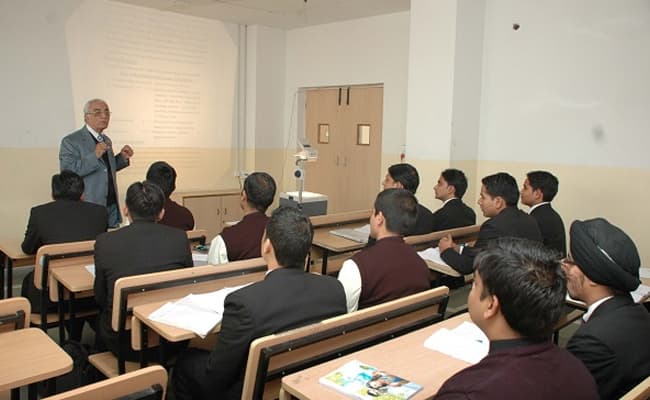 rig-institute-of-hospitality-and-management-0003-class2-classroom