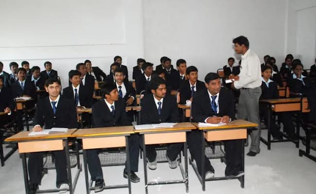 rvs-college-of-engineering-and-technology-rvscet-classroom-0000-layer-4-classroom