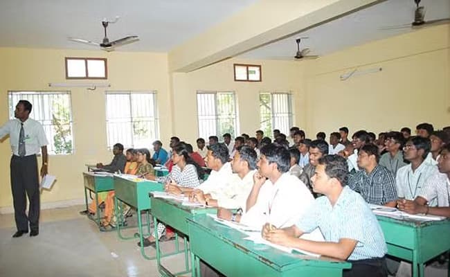 rvs-college-of-engineering-and-technology-rvscet-classroom-0001-layer-3-classroom