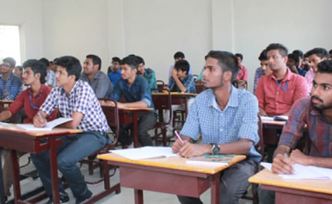 rvs-college-of-engineering-and-technology-rvscet-classroom-0003-layer-1-classroom
